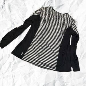 ♥️ Lands End Like New Ladies L Top blue & Wht stripe Round Neck/Knit Lg Sleeves